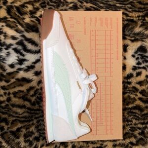 Puma Women's White and Beige Sneakers